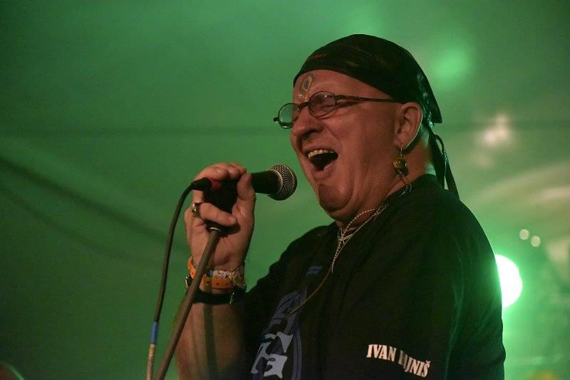 Trutnoff podruhé: Metalový nářez se Soulfly nebo Fear Factory i folk vousáče Bena Caplana