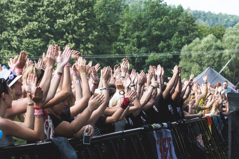 Druhý den festivalu Hrady CZ v Hradci nad Moravicí: Vypsaná Fixa, UDG a bouřlivý Kabát