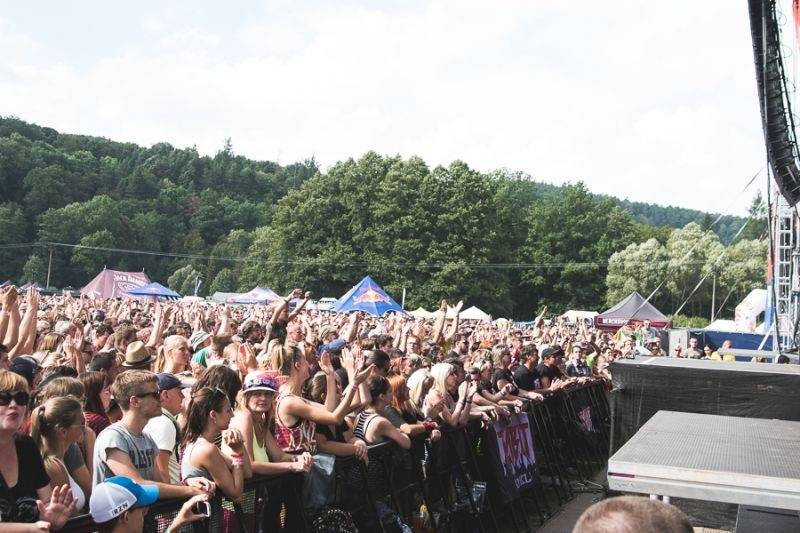 Druhý den festivalu Hrady CZ v Hradci nad Moravicí: Vypsaná Fixa, UDG a bouřlivý Kabát