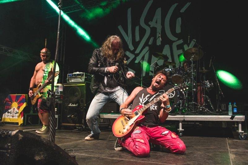 Druhý den festivalu Hrady CZ v Hradci nad Moravicí: Vypsaná Fixa, UDG a bouřlivý Kabát