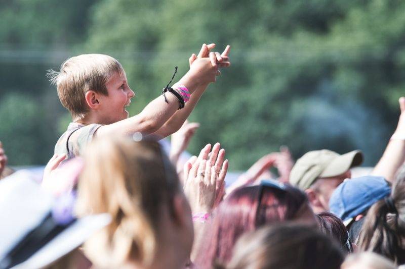 Druhý den festivalu Hrady CZ v Hradci nad Moravicí: Vypsaná Fixa, UDG a bouřlivý Kabát