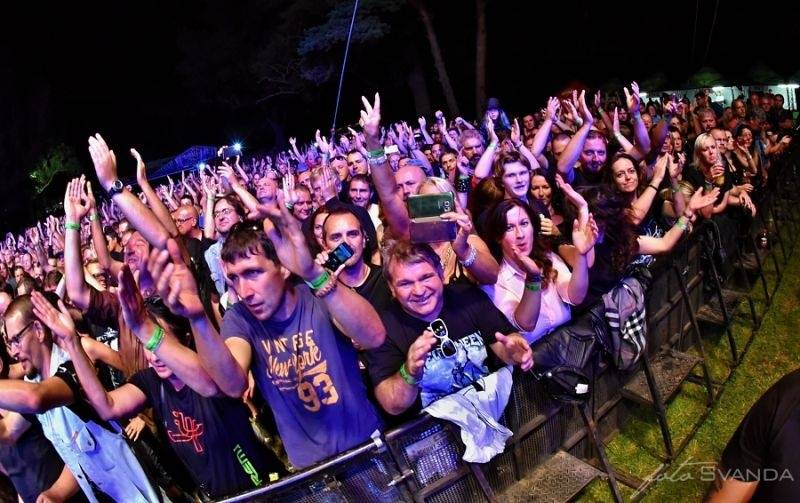 Moravským Krumlovem se nesla metalová řežba německých Helloween 