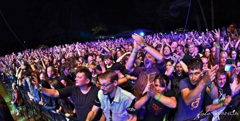 Moravským Krumlovem se nesla metalová řežba německých Helloween 