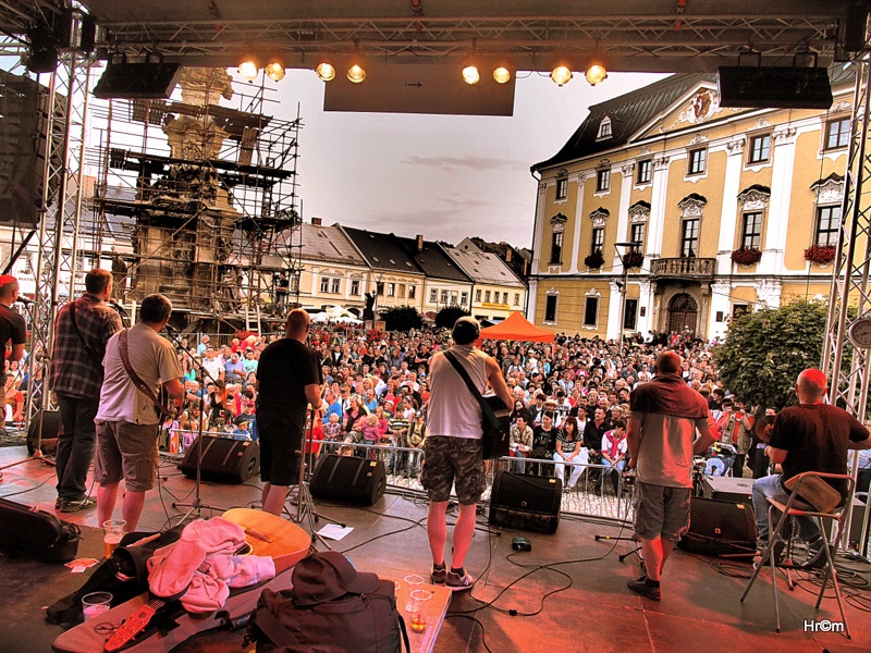 V Poličce slavili čtvrtstoletí festivalu, Dalibor Janda bavil historkou, hráli i Miro Šmajda nebo Děda Mládek Illegal Band
