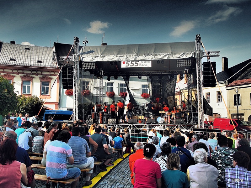 V Poličce slavili čtvrtstoletí festivalu, Dalibor Janda bavil historkou, hráli i Miro Šmajda nebo Děda Mládek Illegal Band
