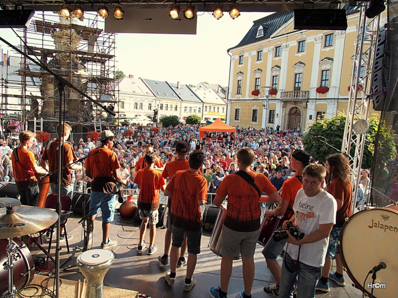 V Poličce slavili čtvrtstoletí festivalu, Dalibor Janda bavil historkou, hráli i Miro Šmajda nebo Děda Mládek Illegal Band