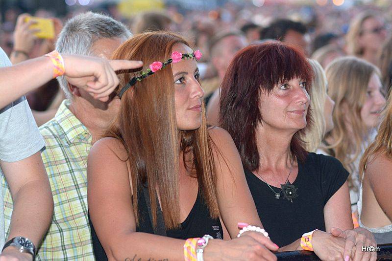 Na Bouzově zpívaly tisíce lidí se skupinami Kabát nebo Divokej Bill