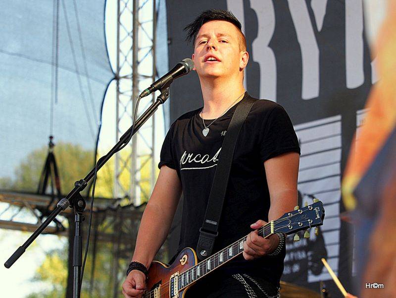 Na Bouzově zpívaly tisíce lidí se skupinami Kabát nebo Divokej Bill