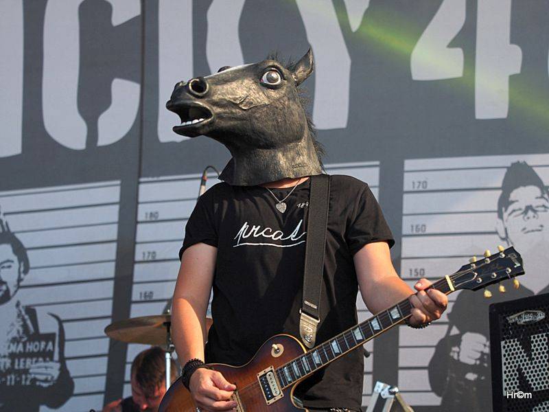 Na Bouzově zpívaly tisíce lidí se skupinami Kabát nebo Divokej Bill