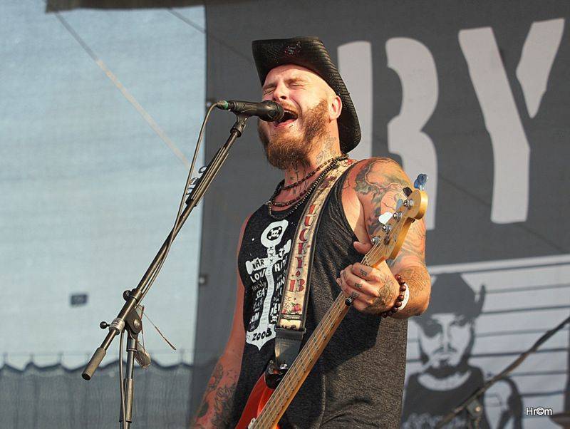 Na Bouzově zpívaly tisíce lidí se skupinami Kabát nebo Divokej Bill