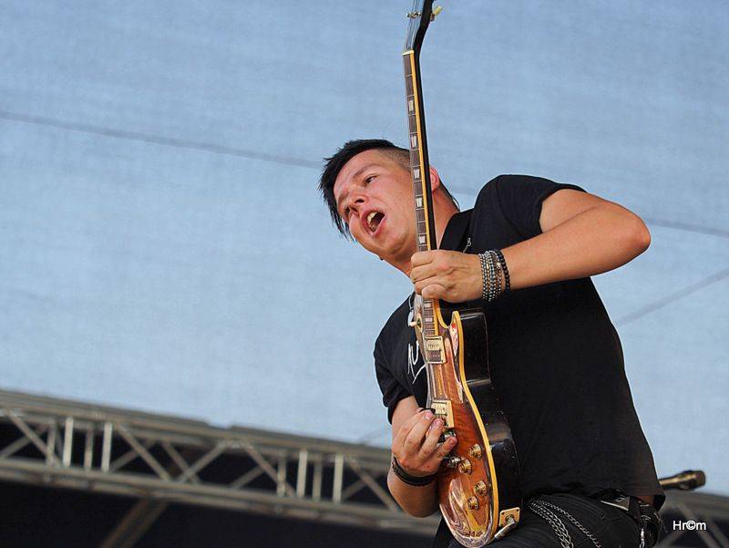 Na Bouzově zpívaly tisíce lidí se skupinami Kabát nebo Divokej Bill