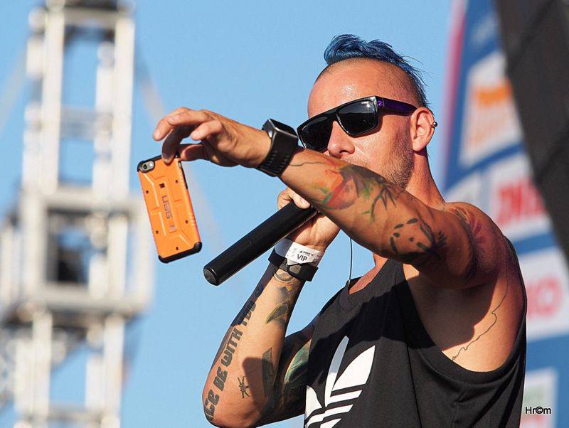 Na Bouzově zpívaly tisíce lidí se skupinami Kabát nebo Divokej Bill