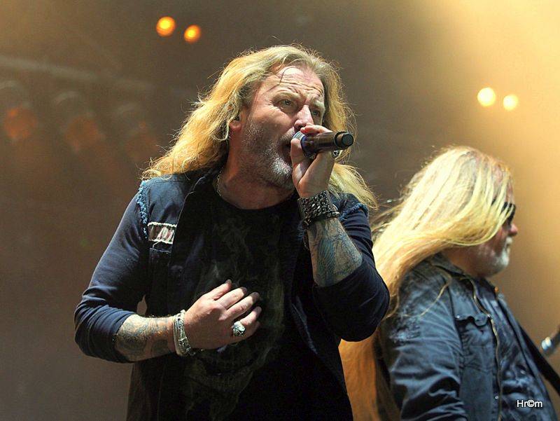 Na Bouzově zpívaly tisíce lidí se skupinami Kabát nebo Divokej Bill