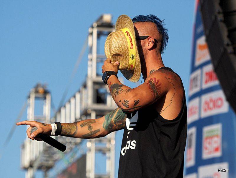 Na Bouzově zpívaly tisíce lidí se skupinami Kabát nebo Divokej Bill