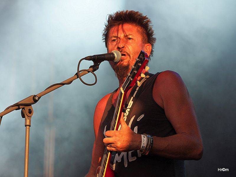 Na Bouzově zpívaly tisíce lidí se skupinami Kabát nebo Divokej Bill