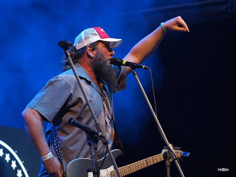 Na Bouzově zpívaly tisíce lidí se skupinami Kabát nebo Divokej Bill