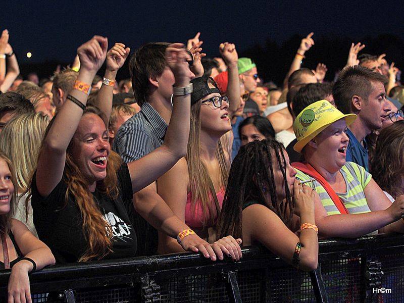 Na Bouzově zpívaly tisíce lidí se skupinami Kabát nebo Divokej Bill