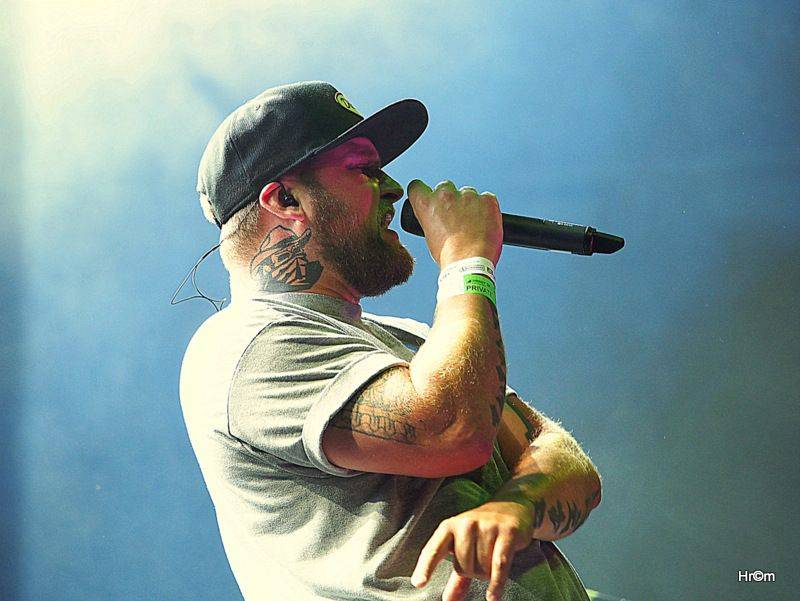 Na Bouzově zpívaly tisíce lidí se skupinami Kabát nebo Divokej Bill