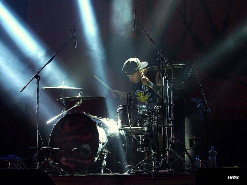 Na Bouzově zpívaly tisíce lidí se skupinami Kabát nebo Divokej Bill