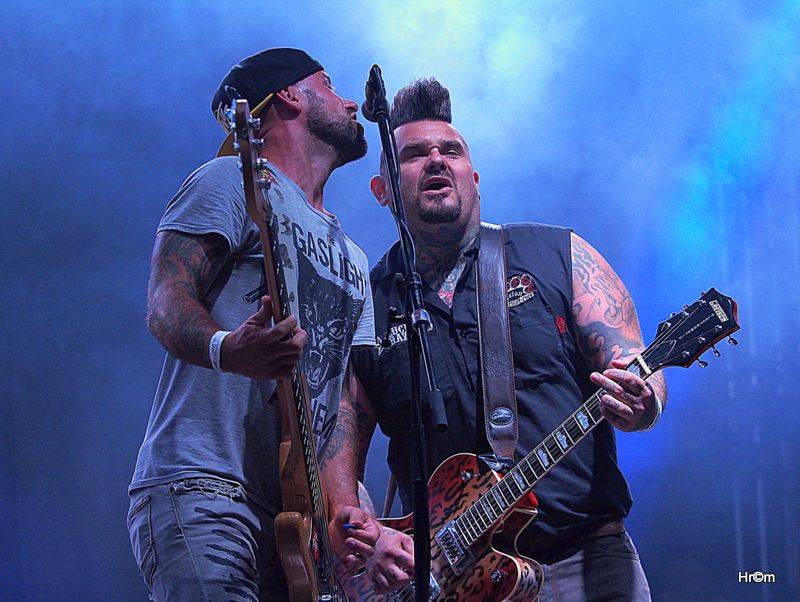 Na Bouzově zpívaly tisíce lidí se skupinami Kabát nebo Divokej Bill