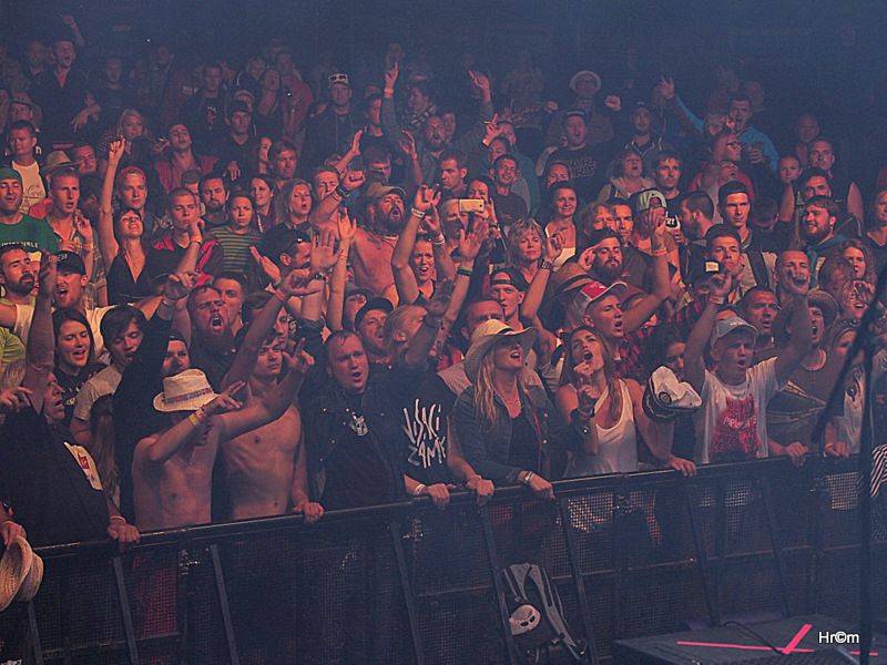 Na Bouzově zpívaly tisíce lidí se skupinami Kabát nebo Divokej Bill