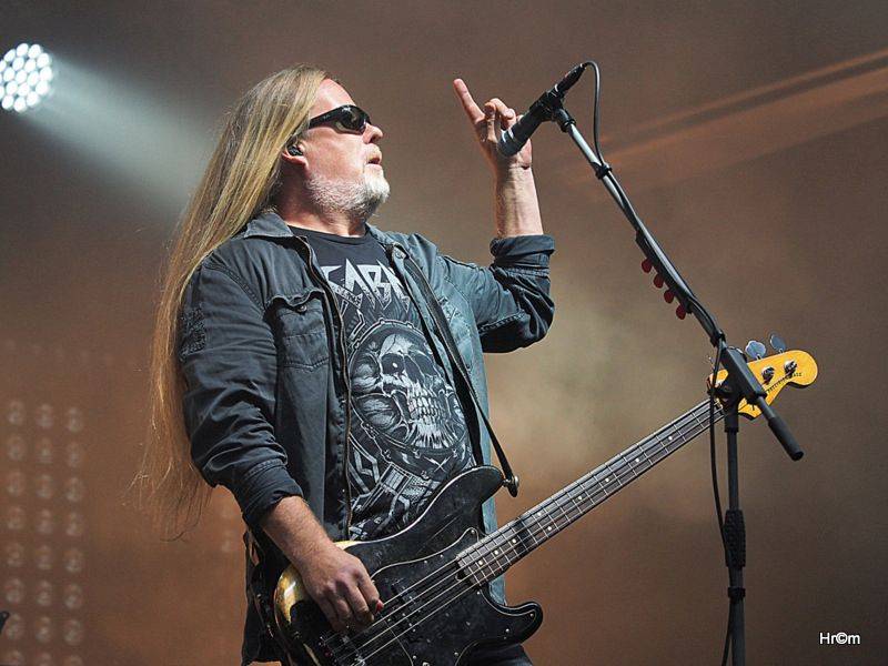 Na Bouzově zpívaly tisíce lidí se skupinami Kabát nebo Divokej Bill