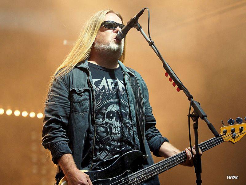 Na Bouzově zpívaly tisíce lidí se skupinami Kabát nebo Divokej Bill