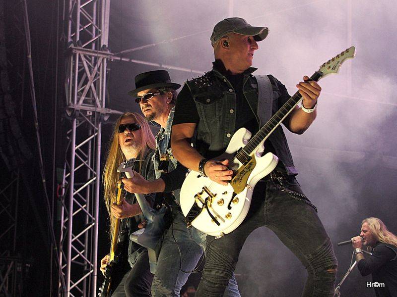 Na Bouzově zpívaly tisíce lidí se skupinami Kabát nebo Divokej Bill