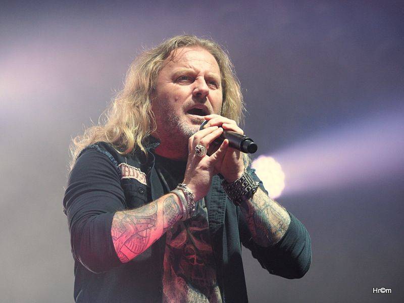 Na Bouzově zpívaly tisíce lidí se skupinami Kabát nebo Divokej Bill