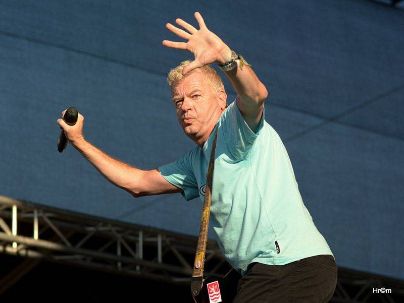 Na Bouzově zpívaly tisíce lidí se skupinami Kabát nebo Divokej Bill