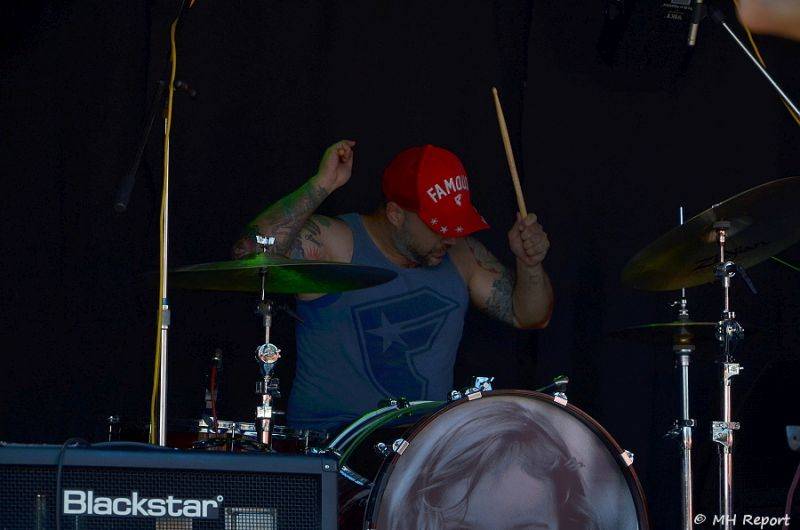 Ještě jeden fest v Tachově zchladil fanoušky umělým sněhem. Na pódiu to rozjeli Trautenberk nebo Donnie Darko