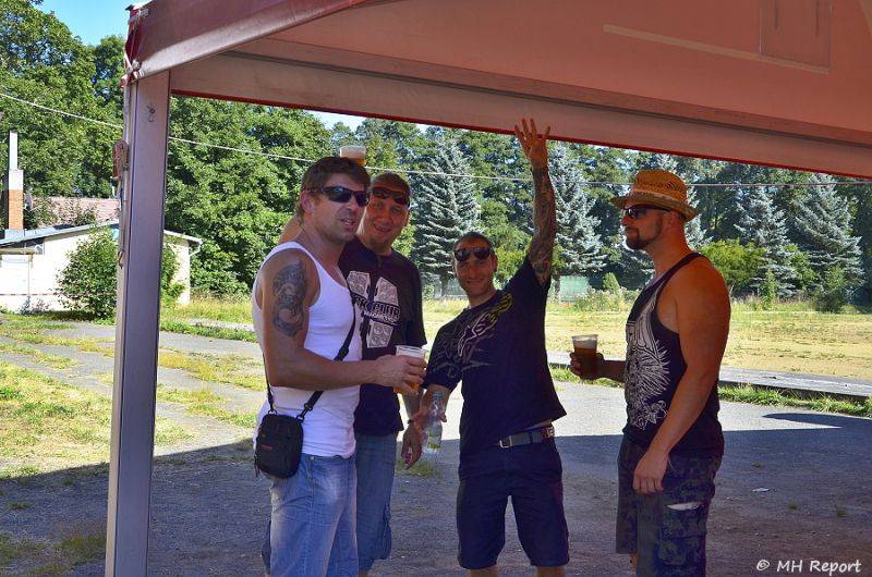 Ještě jeden fest v Tachově zchladil fanoušky umělým sněhem. Na pódiu to rozjeli Trautenberk nebo Donnie Darko