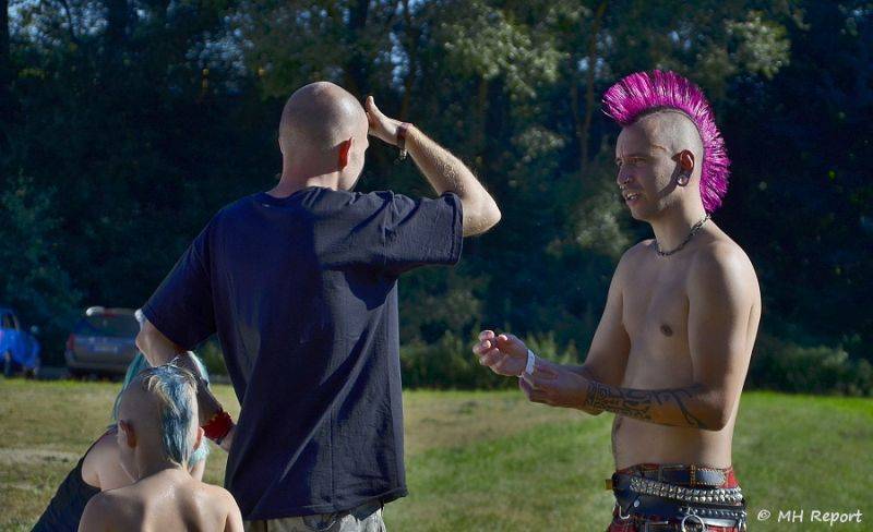 Ještě jeden fest v Tachově zchladil fanoušky umělým sněhem. Na pódiu to rozjeli Trautenberk nebo Donnie Darko