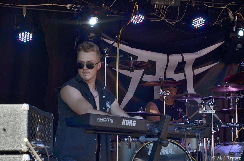 Ještě jeden fest v Tachově zchladil fanoušky umělým sněhem. Na pódiu to rozjeli Trautenberk nebo Donnie Darko