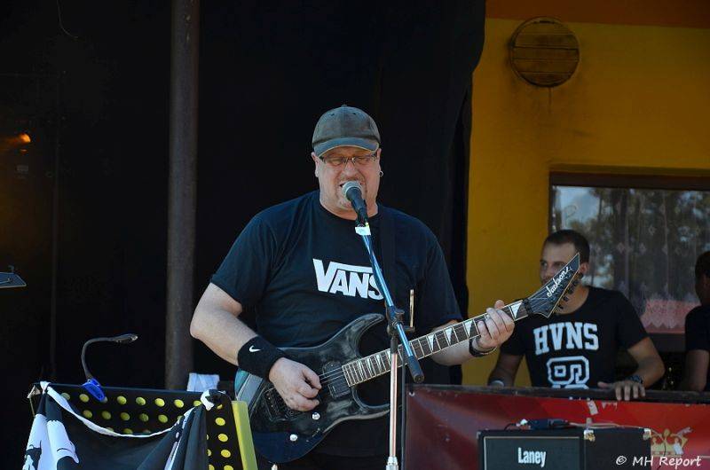 Ještě jeden fest v Tachově zchladil fanoušky umělým sněhem. Na pódiu to rozjeli Trautenberk nebo Donnie Darko