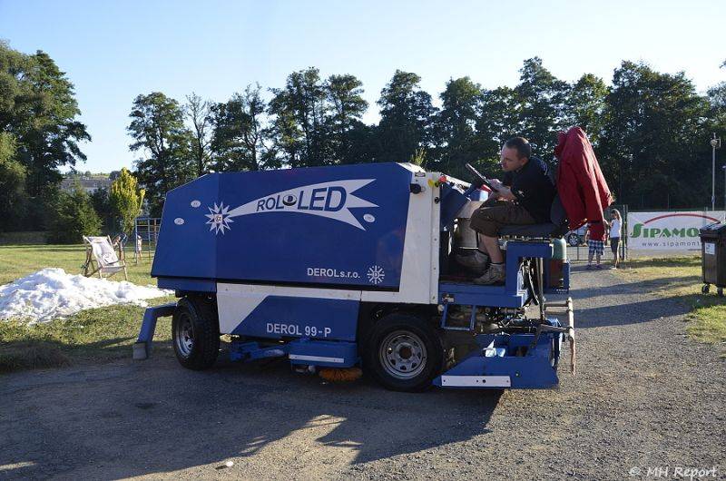 Ještě jeden fest v Tachově zchladil fanoušky umělým sněhem. Na pódiu to rozjeli Trautenberk nebo Donnie Darko