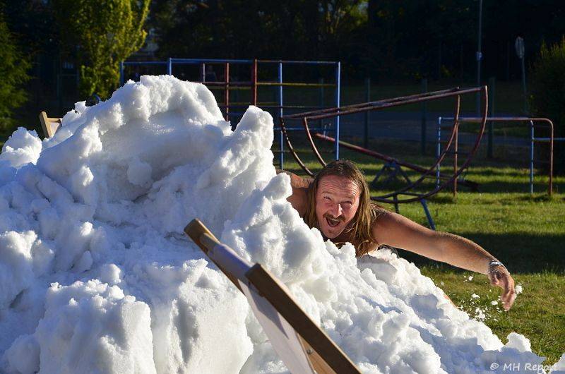 Ještě jeden fest v Tachově zchladil fanoušky umělým sněhem. Na pódiu to rozjeli Trautenberk nebo Donnie Darko
