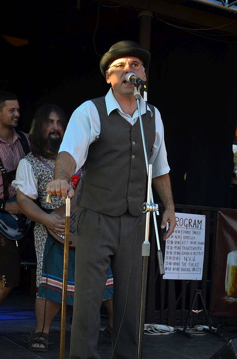 Ještě jeden fest v Tachově zchladil fanoušky umělým sněhem. Na pódiu to rozjeli Trautenberk nebo Donnie Darko