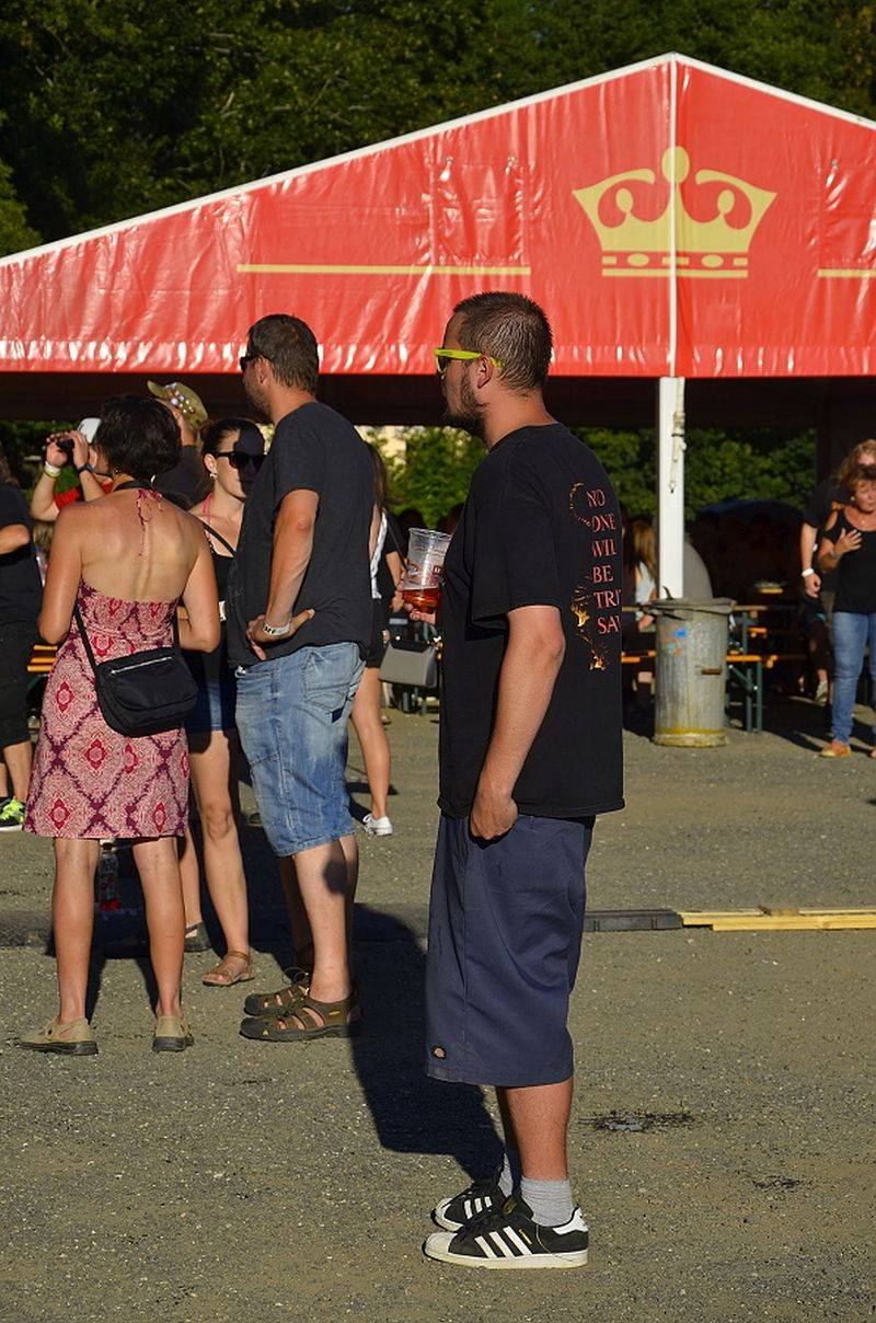 Ještě jeden fest v Tachově zchladil fanoušky umělým sněhem. Na pódiu to rozjeli Trautenberk nebo Donnie Darko