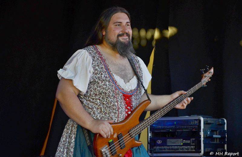 Ještě jeden fest v Tachově zchladil fanoušky umělým sněhem. Na pódiu to rozjeli Trautenberk nebo Donnie Darko