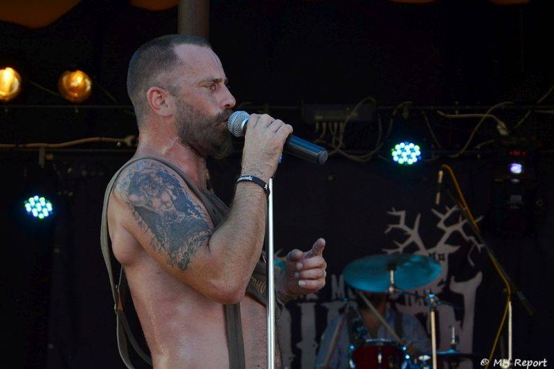 Ještě jeden fest v Tachově zchladil fanoušky umělým sněhem. Na pódiu to rozjeli Trautenberk nebo Donnie Darko