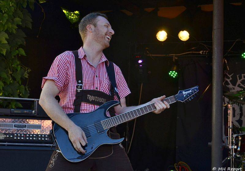 Ještě jeden fest v Tachově zchladil fanoušky umělým sněhem. Na pódiu to rozjeli Trautenberk nebo Donnie Darko