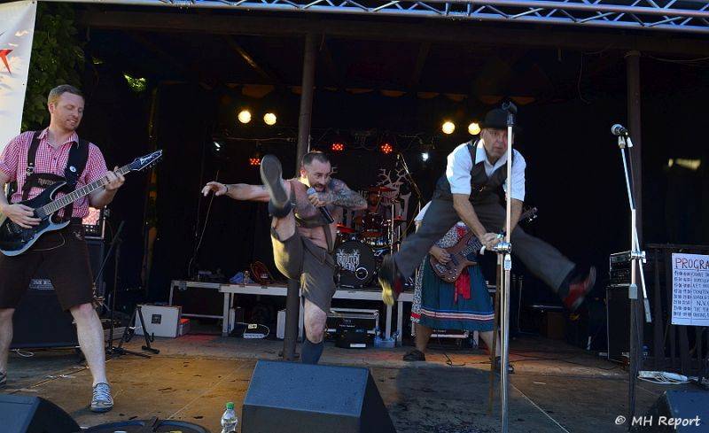 Ještě jeden fest v Tachově zchladil fanoušky umělým sněhem. Na pódiu to rozjeli Trautenberk nebo Donnie Darko