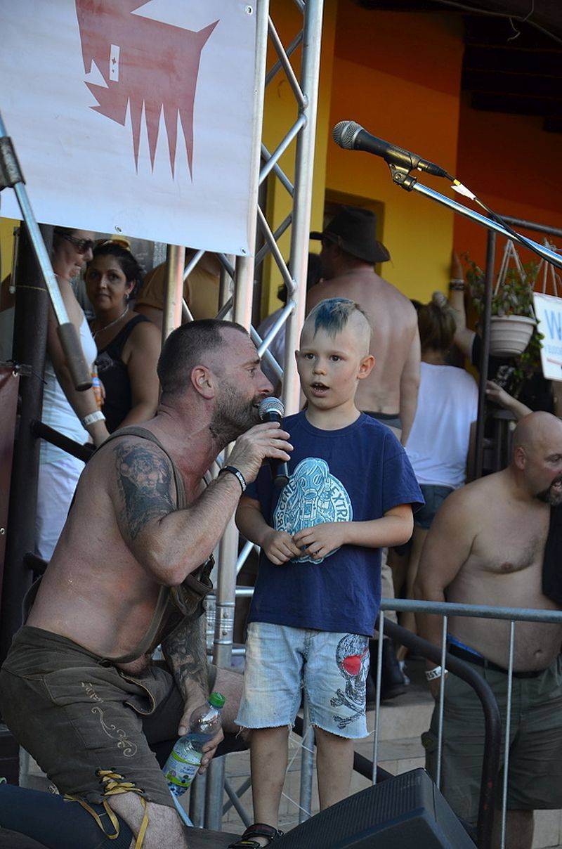 Ještě jeden fest v Tachově zchladil fanoušky umělým sněhem. Na pódiu to rozjeli Trautenberk nebo Donnie Darko