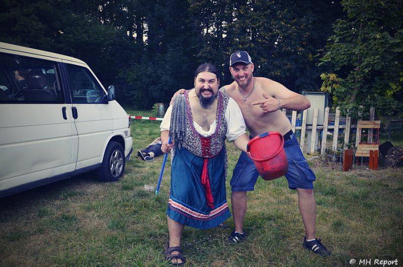 Ještě jeden fest v Tachově zchladil fanoušky umělým sněhem. Na pódiu to rozjeli Trautenberk nebo Donnie Darko