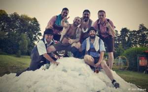 Ještě jeden fest v Tachově zchladil fanoušky umělým sněhem. Na pódiu to rozjeli Trautenberk nebo Donnie Darko