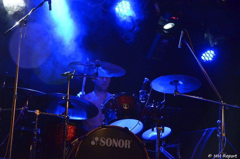 Ještě jeden fest v Tachově zchladil fanoušky umělým sněhem. Na pódiu to rozjeli Trautenberk nebo Donnie Darko