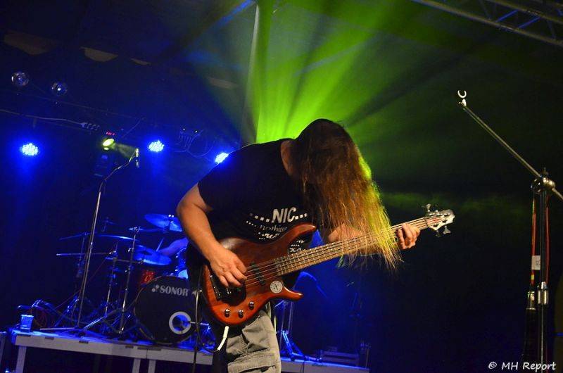 Ještě jeden fest v Tachově zchladil fanoušky umělým sněhem. Na pódiu to rozjeli Trautenberk nebo Donnie Darko