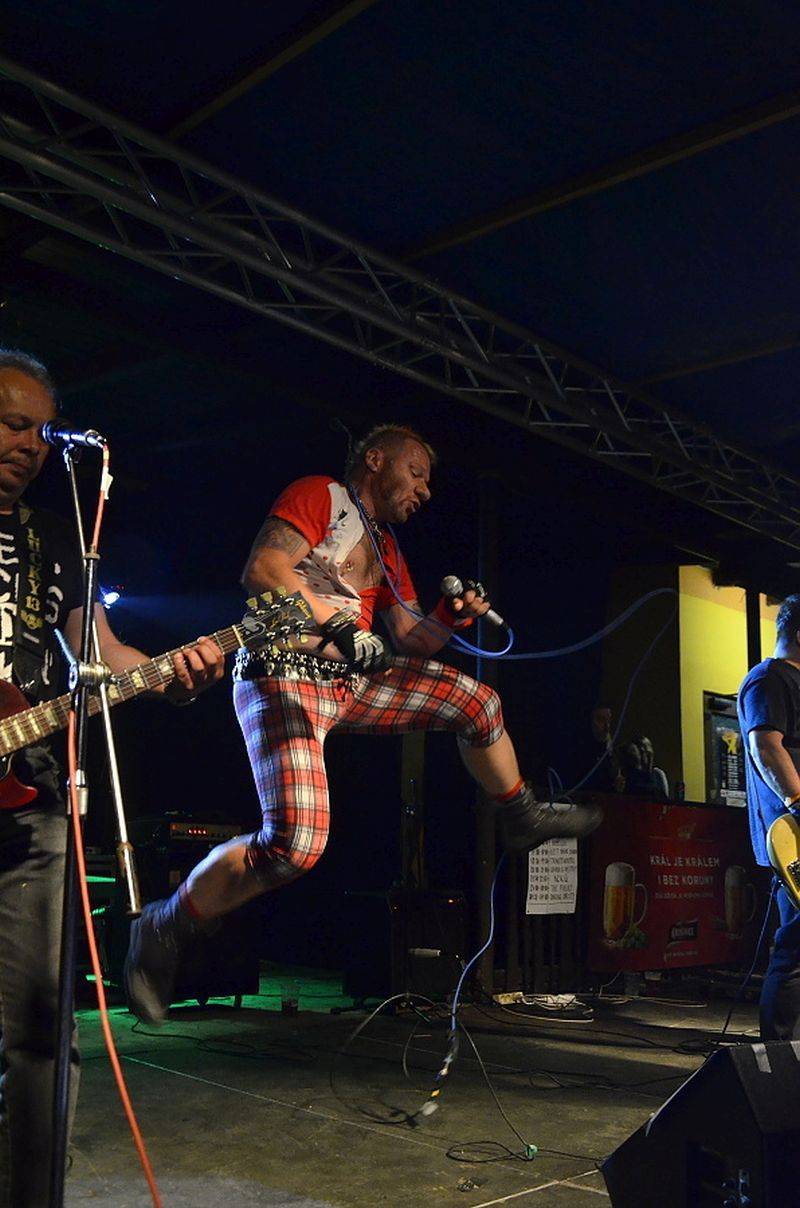 Ještě jeden fest v Tachově zchladil fanoušky umělým sněhem. Na pódiu to rozjeli Trautenberk nebo Donnie Darko