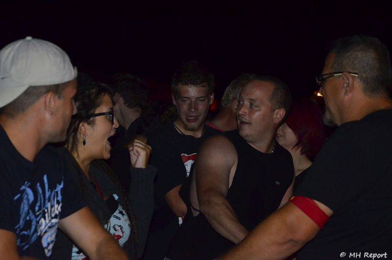 Ještě jeden fest v Tachově zchladil fanoušky umělým sněhem. Na pódiu to rozjeli Trautenberk nebo Donnie Darko